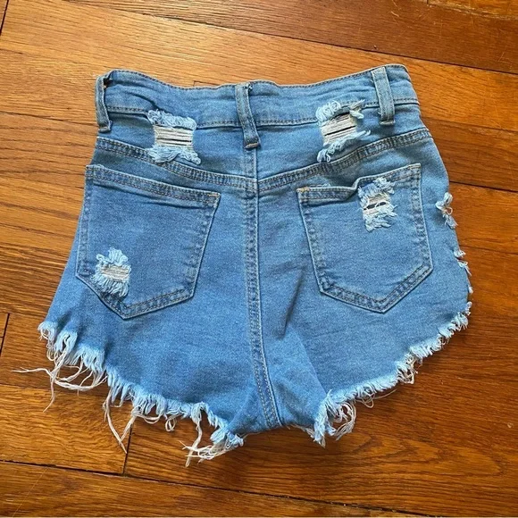 SHEIN Frayed Hem Blue Jean Shorts - Picture 5 of 10